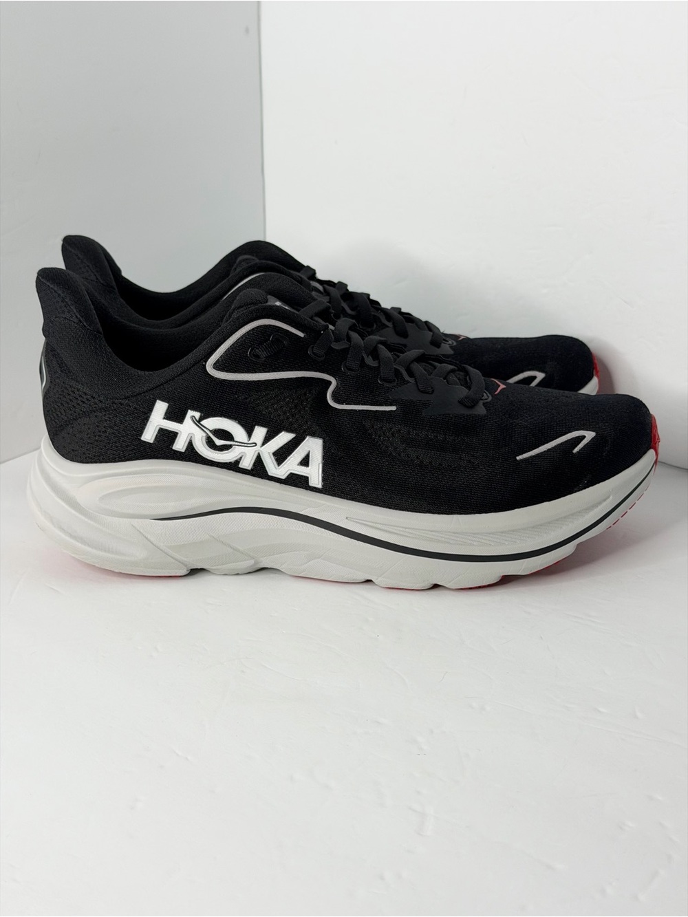 Hoka One Clifton 10 sneakers athletic shoes - men’s size 10.5D